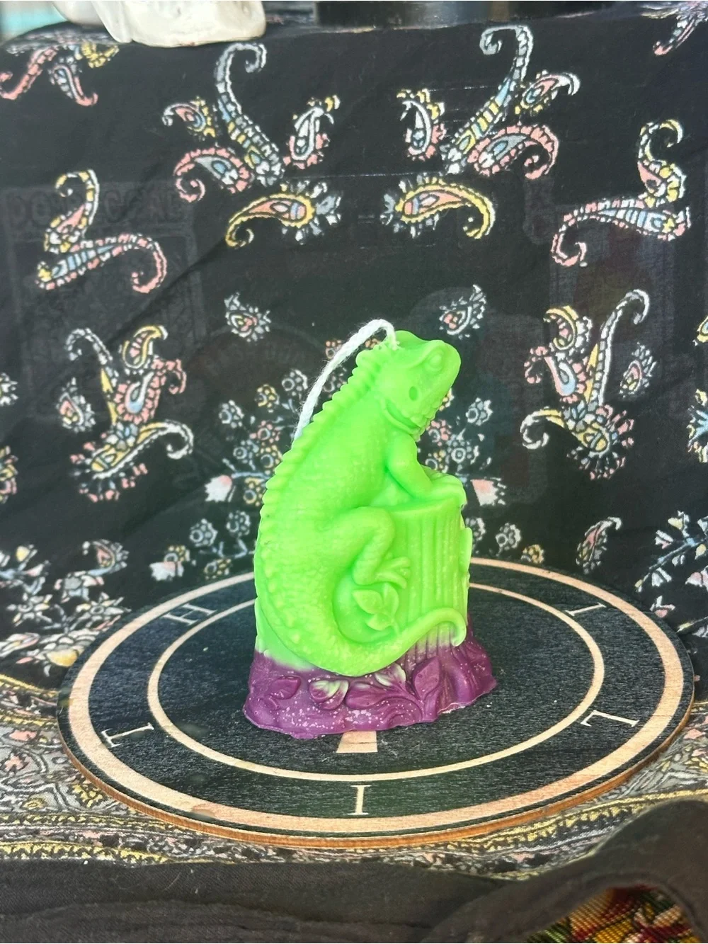 Green Lizard on Stump Candle